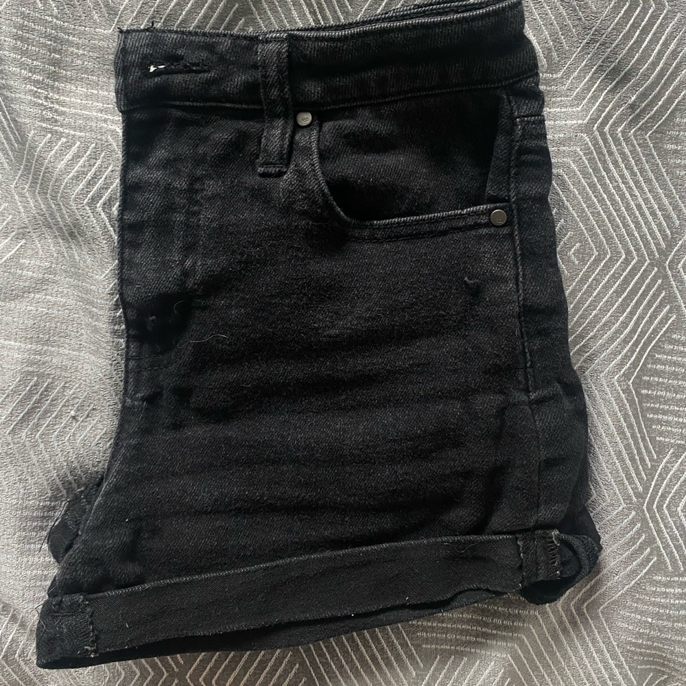 RSQ shorts! Perfect length for the summer 🌞